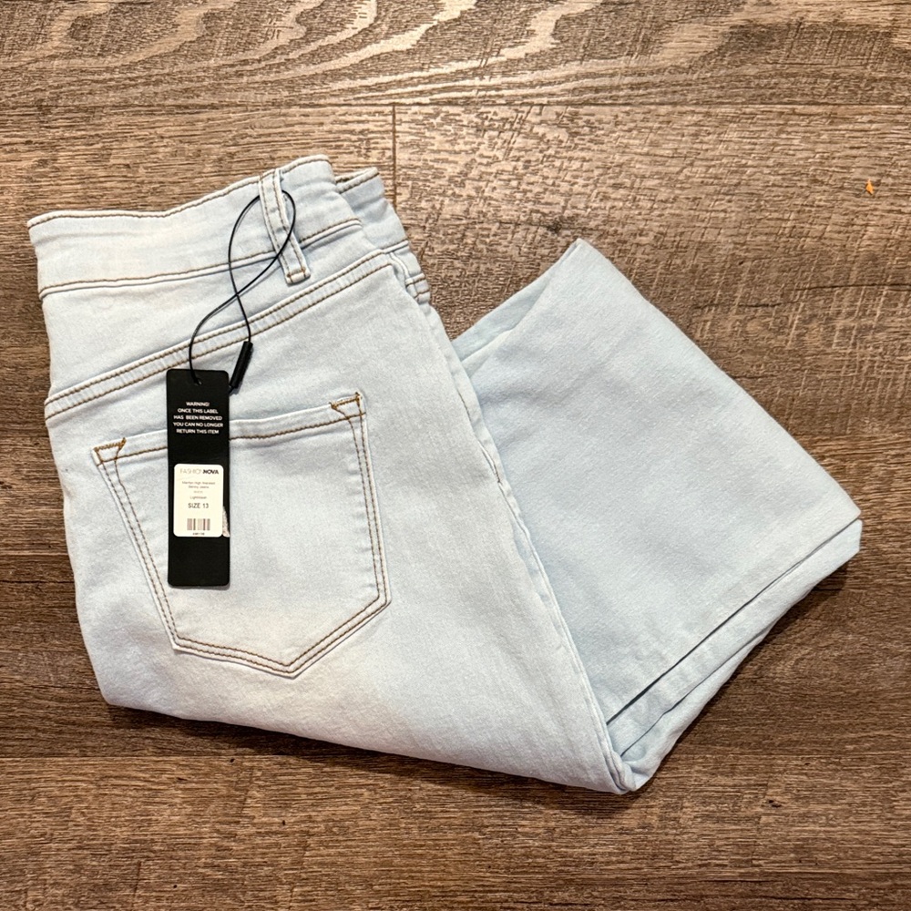 Fashion Nova NWT Marilyn High-Waisted Skinny Jeans in Light Wash